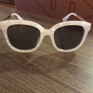 Opaque tortoise shell sunglasses